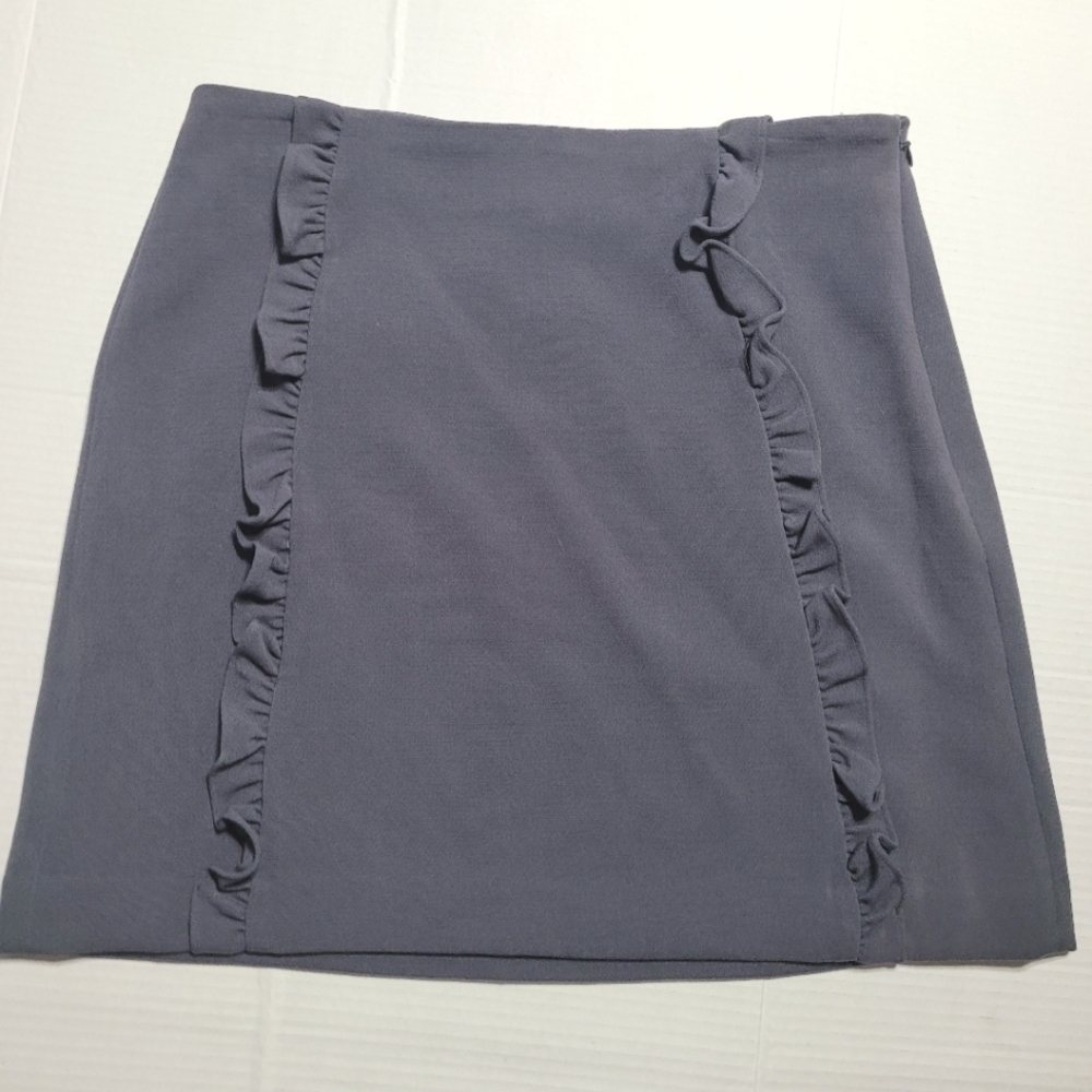 Ann Taylor Loft Skirt Size 8, Grey Ruffle with Liner